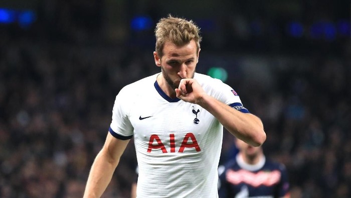 LONDON, ENGLAND - OCTOBER 22: Harry Kane of Tottenham Hotspur celebrates after scoring his teams fifth goal during the UEFA Champions League group B match between Tottenham Hotspur and Crvena Zvezda at Tottenham Hotspur Stadium on October 22, 2019 in London, United Kingdom. (Photo by Stephen Pond/Getty Images)