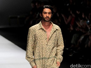 Padu-padan Kain untuk Millennial Ala Sejauh Mata Memandang & Oscar Lawalata Padu-padan Kain untuk Millennial Ala Sejauh Mata Memandang & Oscar Lawalata