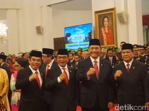 Momen Fachrul Razi-Prabowo Foto Bareng Jelang Pelantikan Menteri Momen Fachrul Razi-Prabowo Foto Bareng Jelang Pelantikan Menteri