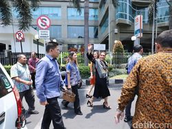 Ditemani Sang Putri, Susi Tiba di KKP untuk Perpisahan