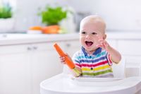8 Makanan & Minuman yang Bantu Redakan Demam Anak