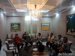 Istri Puspayoga, Gusti Ayu Bintang Darmavati Ikut Datang ke Istana