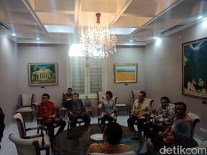 Istri Puspayoga, Gusti Ayu Bintang Darmavati Ikut Datang ke Istana Istri Puspayoga, Gusti Ayu Bintang Darmavati Ikut Datang ke Istana
