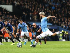Man City Ungguli Atalanta 2-1 Saat Turun Minum Man City Ungguli Atalanta 2-1 Saat Turun Minum