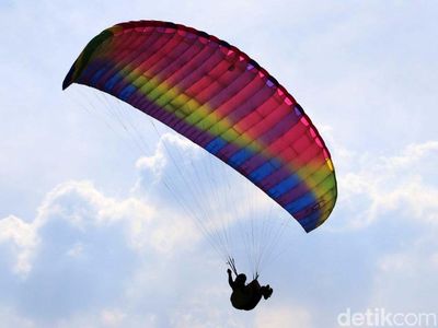 87 Atlet Paralayang Internasional Unjuk Gigi di Sumedang