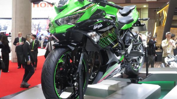 Yuk Lebih Dekat dengan Kawasaki Ninja 250 cc 4 Silinder