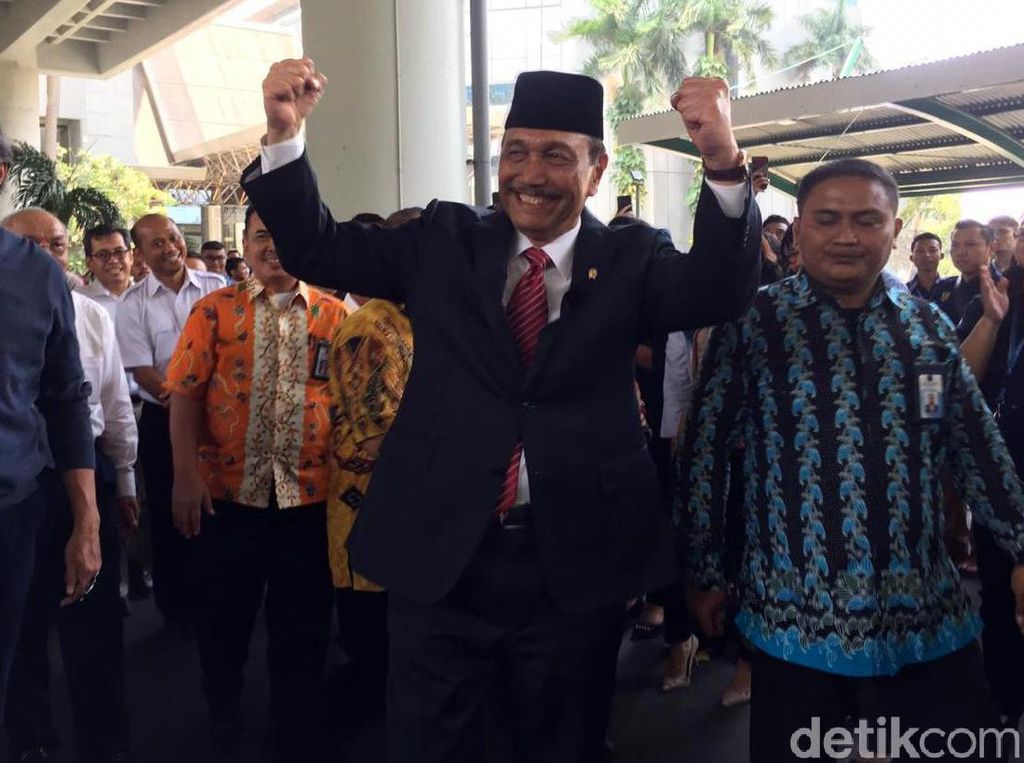Luhut Minta Proyek 6 Kilang Pertamina 2 Tahun Harus Selesai Luhut Minta Proyek 6 Kilang Pertamina 2 Tahun Harus Selesai