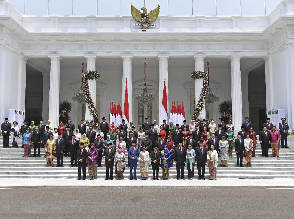 Mengintip Gaji Menteri Baru, Besar Mana Sama DPR? Mengintip Gaji Menteri Baru, Besar Mana Sama DPR?