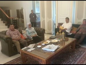 Bersama Istri, JK Saksikan Pelantikan Kabinet Indonesia Maju dari Rumahnya Bersama Istri, JK Saksikan Pelantikan Kabinet Indonesia Maju dari Rumahnya