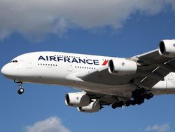 Ponsel Misterius Bikin Pesawat Terpaksa Ubah Haluan