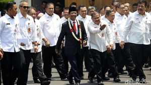 Mahfud Disambut Meriah di Kemenko Polhukam