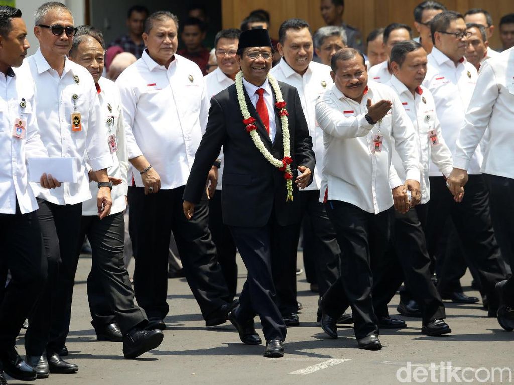Harapan Menko Polhukam Mahfud Md Berani Bongkar Kasus HAM Harapan Menko Polhukam Mahfud Md Berani Bongkar Kasus HAM
