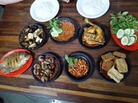 Nonton Bikin Laper: Ada Steak di Atas Batu & Tauto Porsi Jumbo