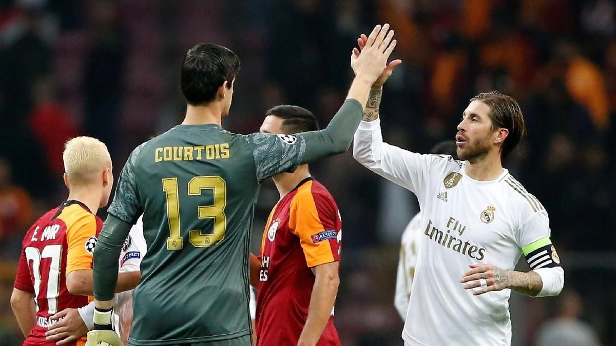 Thibaut Courtois membungkam para pengkritik dengan tampil apik saat menghadapi Galatasaray (Foto: REUTERS/Kemal Aslan)