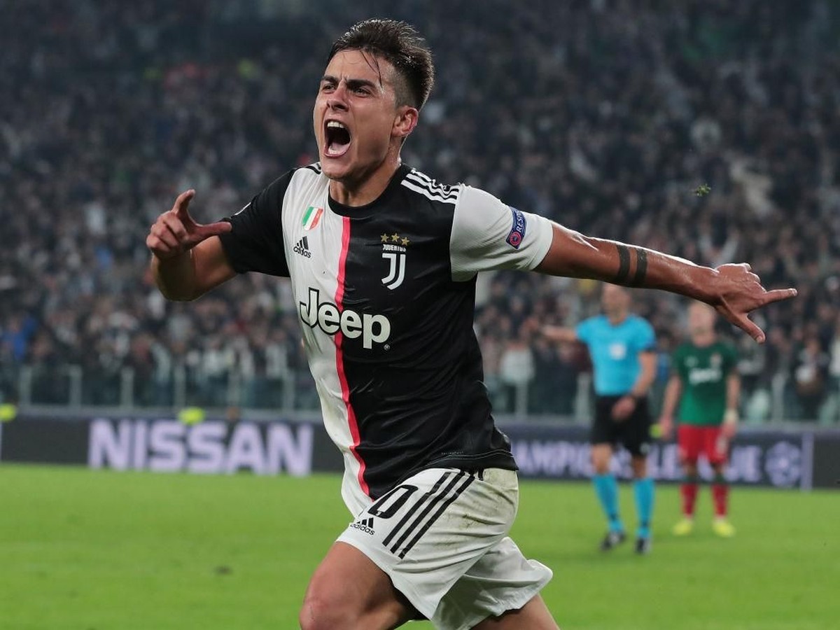 Paulo Dybala sukses mencetak dua gol saat melawan Lokomotiv Moscow. Foto: Emilio Andreoli/Getty Images
