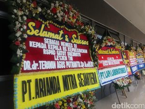 Karangan Bunga Berjajar di RSPAD Sambut Menkes dr Terawan