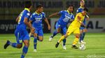 Skor Kacamata di Laga Bhayangkara Vs Persib