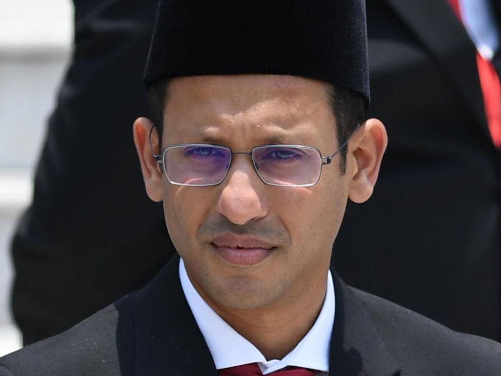 Jokowi Teken Perpres 72 Soal Mendikbud Didampingi Wamen, Kok Nadiem Jomblo?