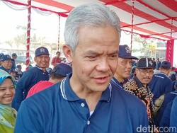 Mampir ke Pati, Ganjar Pranowo Cicip Emplek-emplek hingga Nasi Gandul