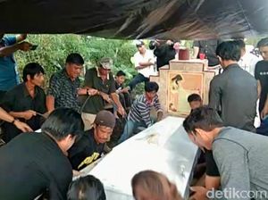 Guru yang Tewas Ditikam Pelajar Manado karena Teguran Merokok Dimakamkan