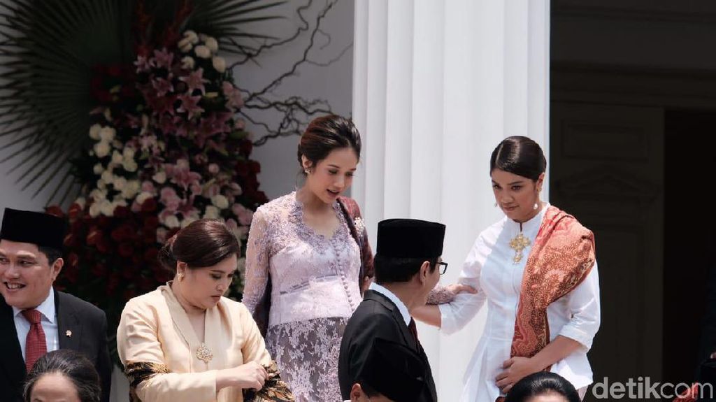 Gaya Gista Putri Saat Suami Dilantik Jadi Menteri, Cantik Berkebaya Ungu