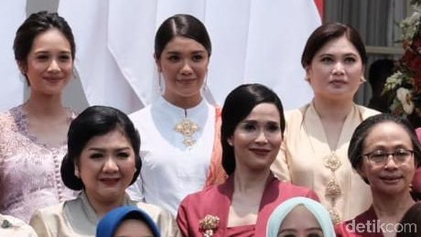 Foto: Istri-istri Cantik Menteri Jokowi yang Curi Atensi di Pelantikan