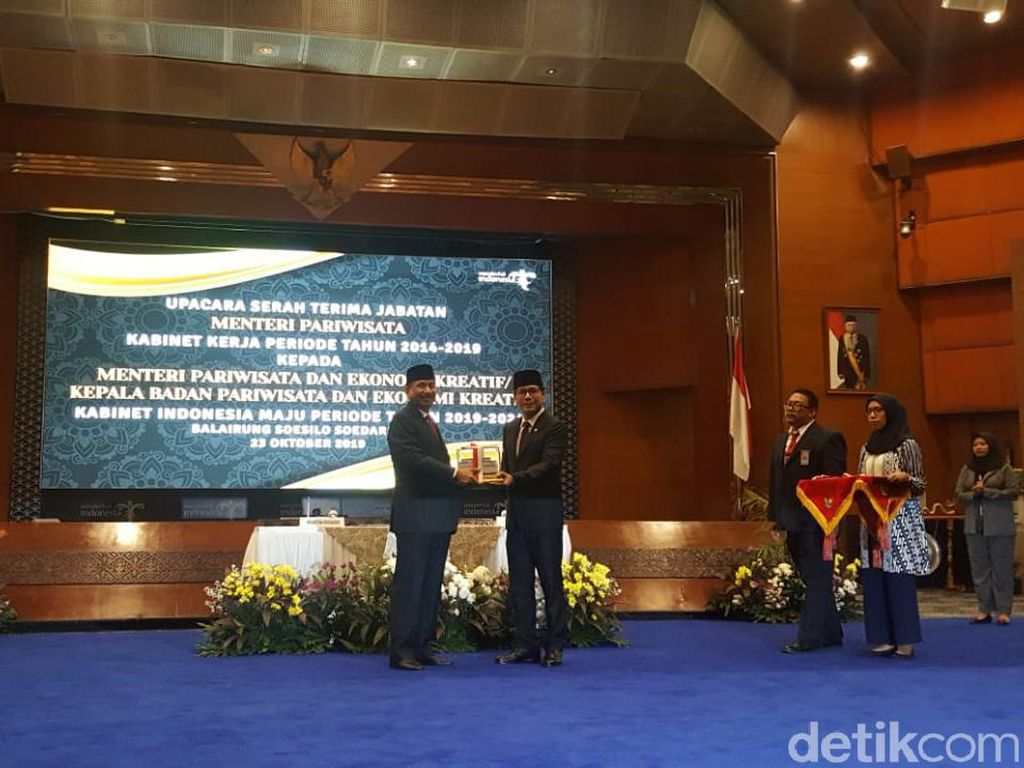 Detik-detik Sertijab Menteri Pariwisata dari Arief Yahya ke Wishnutama Detik-detik Sertijab Menteri Pariwisata dari Arief Yahya ke Wishnutama