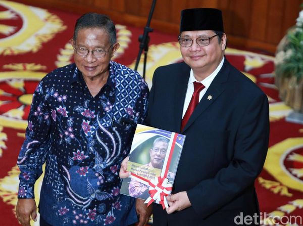 Jabat Menko Perekonomian Airlangga Happy Banget