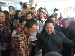 Tiba di Kantor Baru, Erick Thohir Disambut Palang Pintu Betawi