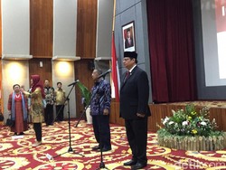 Pensiun, Darmin Serahkan Jabatan Menko Perekonomian ke Airlangga