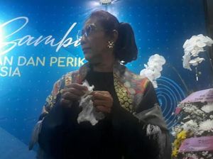 Momen Susi Menangis Kenang Kebiasaan Ngopi di KKP