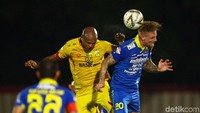 Di 10 menit terakhir laga, kedua tim sama-sama berhasrat untuk mencetak gol kemenangan. Namun hal tersebut justru membuat Bhayangkara dan Persib tampil terburu-buru dalam membangun serangan.