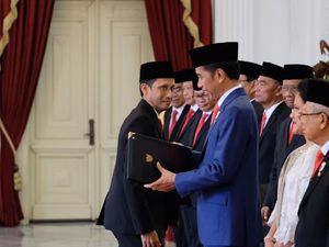 Saat Nadiem Lupa Salaman dengan Iriana hingga Maruf Usai Dapat Keppres Saat Nadiem Lupa Salaman dengan Iriana hingga Maruf Usai Dapat Keppres