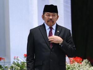 Seloroh Prasetyo soal ST Burhanuddin Jadi Jaksa Agung karena Kumis Lebat Seloroh Prasetyo soal ST Burhanuddin Jadi Jaksa Agung karena Kumis Lebat