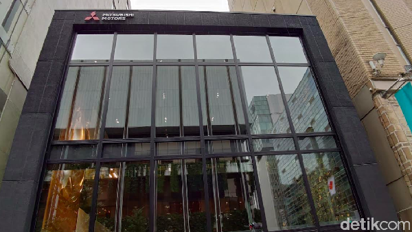 Keren, Diler Mitsubishi Ini Seperti Cafe