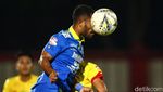 Skor Kacamata di Laga Bhayangkara Vs Persib