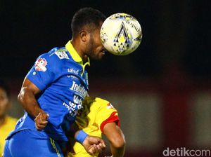Skor Kacamata di Laga Bhayangkara Vs Persib