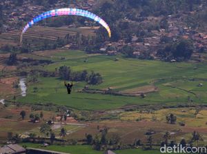 3 Lokasi Paralayang di Sumedang dengan Spot Pemandangan Keren 3 Lokasi Paralayang di Sumedang dengan Spot Pemandangan Keren