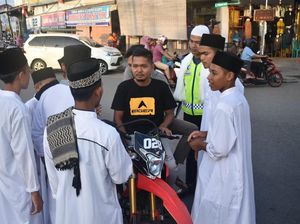 Aksi Santri Aceh Ikut Operasi Zebra: Ceramah-Doakan Pelanggar Lalin