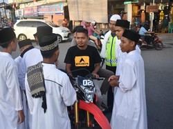 Aksi Santri Aceh Ikut Operasi Zebra: Ceramah-Doakan Pelanggar Lalin