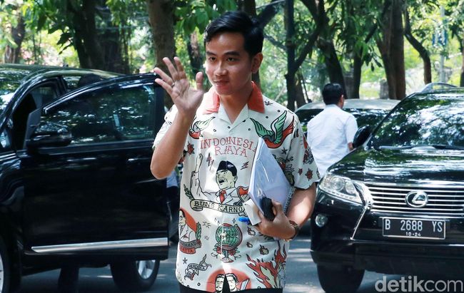 Berita Gibran Semringah Sambangi Kediaman Megawati Jumat 19 April 2024