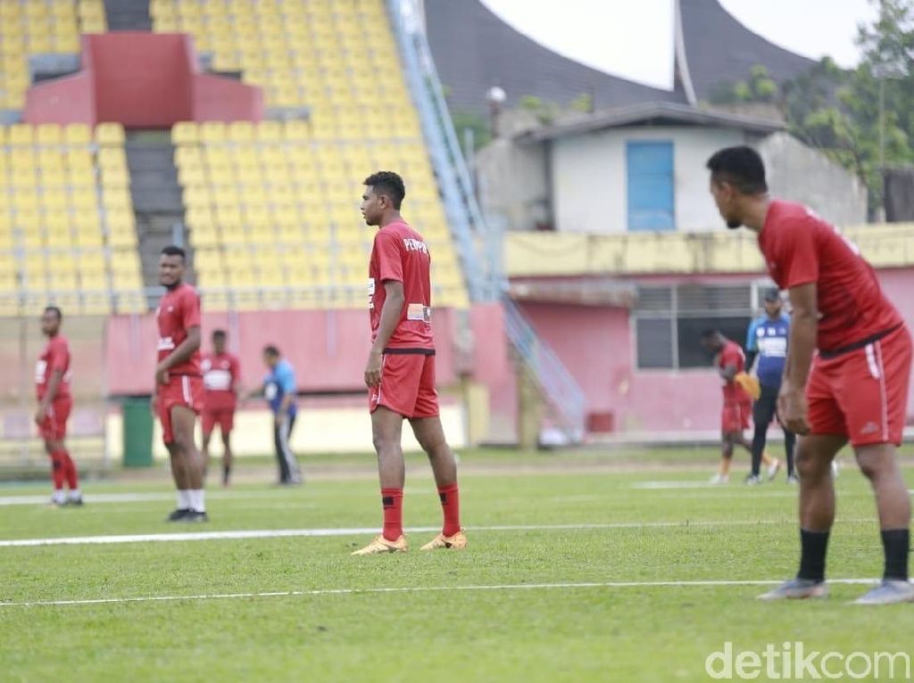 Jelang Semen Padang Vs Persipura, Jacksen Puji Lapangan Kabau Sirah Jelang Semen Padang Vs Persipura, Jacksen Puji Lapangan Kabau Sirah