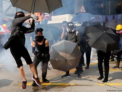 Pendemo Bentrok Lagi dengan Kepolisian Hong Kong