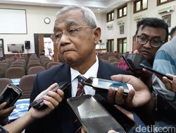 Busyro Muqoddas: Demokrasi Kita Semakin Sakit
