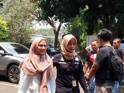 Ucapkan Ultah ke Fairuz, Rey Utami Disebut Cari Perhatian