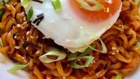 Tanggal Tua Biar Semangat Enaknya Sarapan Racikan Mie Korea Ini