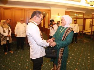 Serahkan Jabatan Menaker ke Ida Fauziyah, Ini Pesan Hanif Dhakiri Serahkan Jabatan Menaker ke Ida Fauziyah, Ini Pesan Hanif Dhakiri