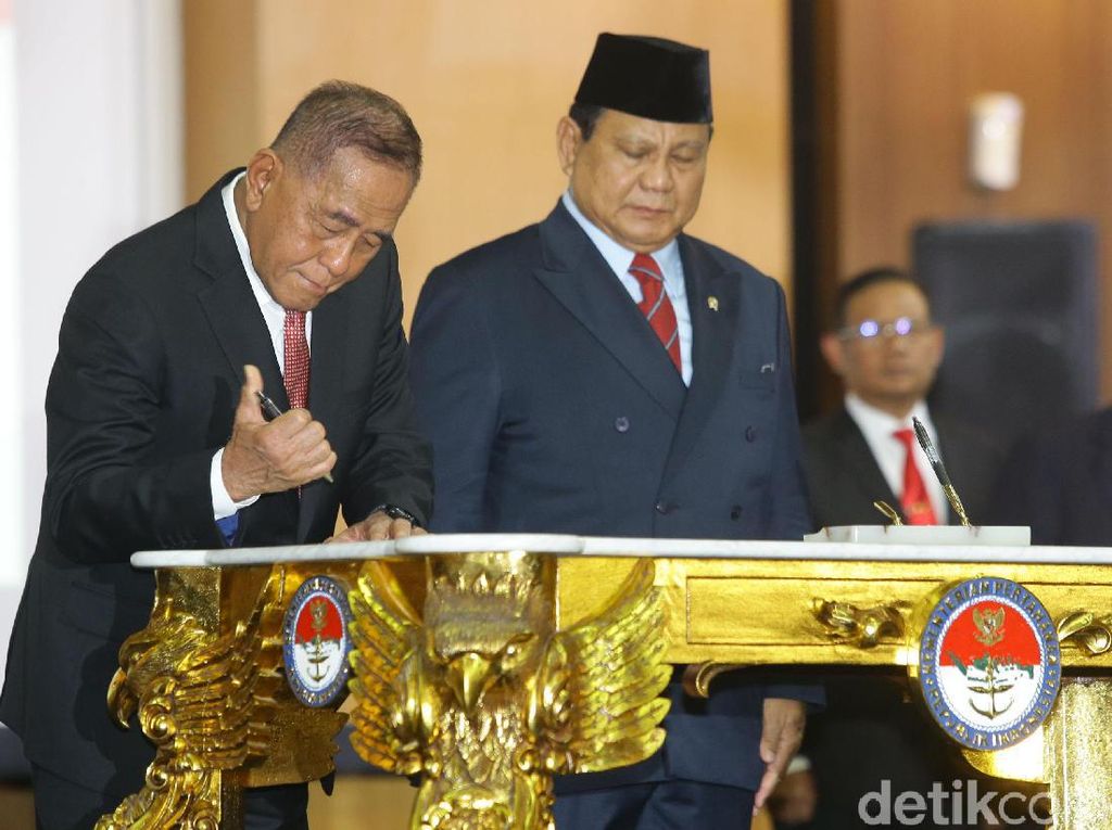 Prabowo: Saya Diingatkan Tugas Berat Menhan, Bantu Presiden Jaga Kedaulatan Prabowo: Saya Diingatkan Tugas Berat Menhan, Bantu Presiden Jaga Kedaulatan