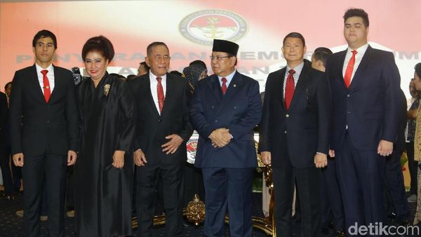 Sertijab Menhan, Prabowo Ditemani Keluarga dan Sahabat