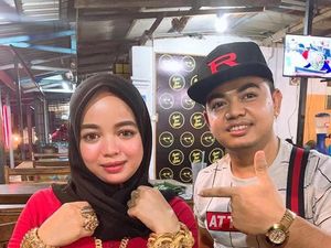 Aksi Suami Baik Hati Ini Viral, Belikan Istri Gelang Emas Seharga Rumah